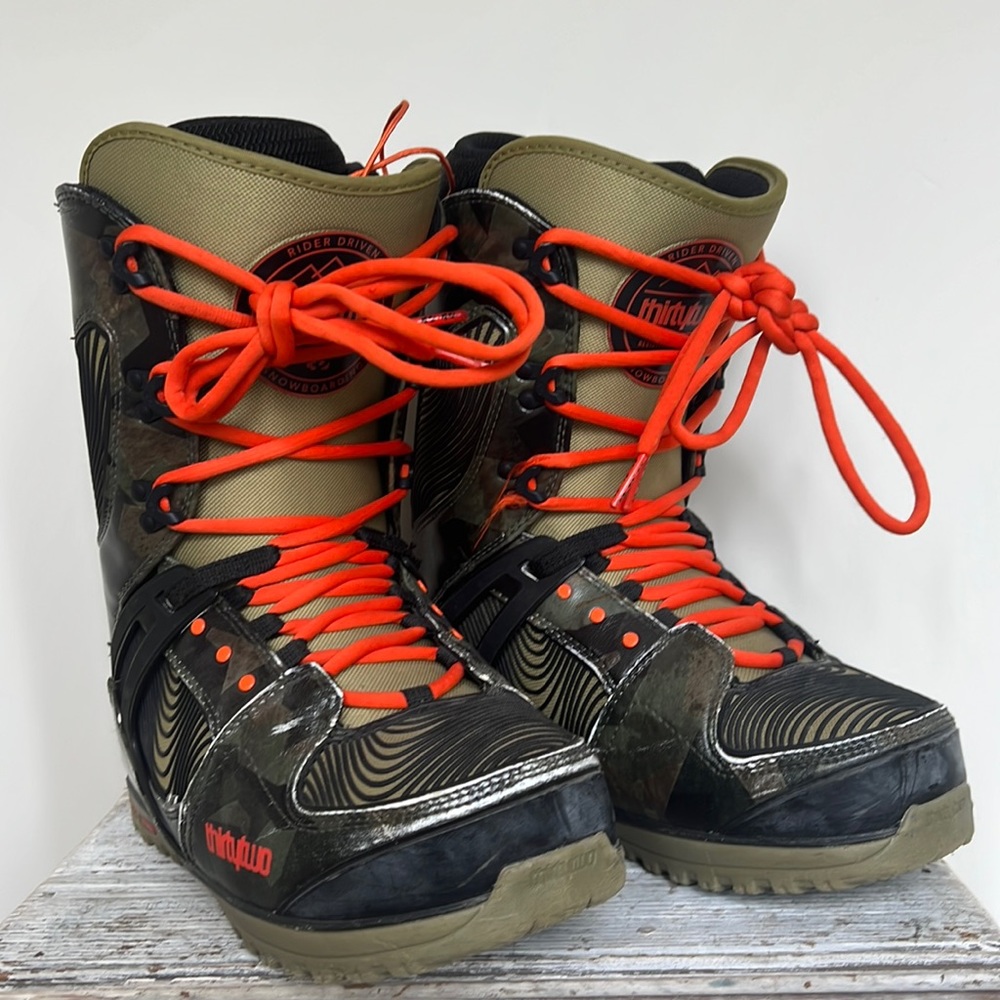 Thirtytwo brand size 8 mens snowboard boots